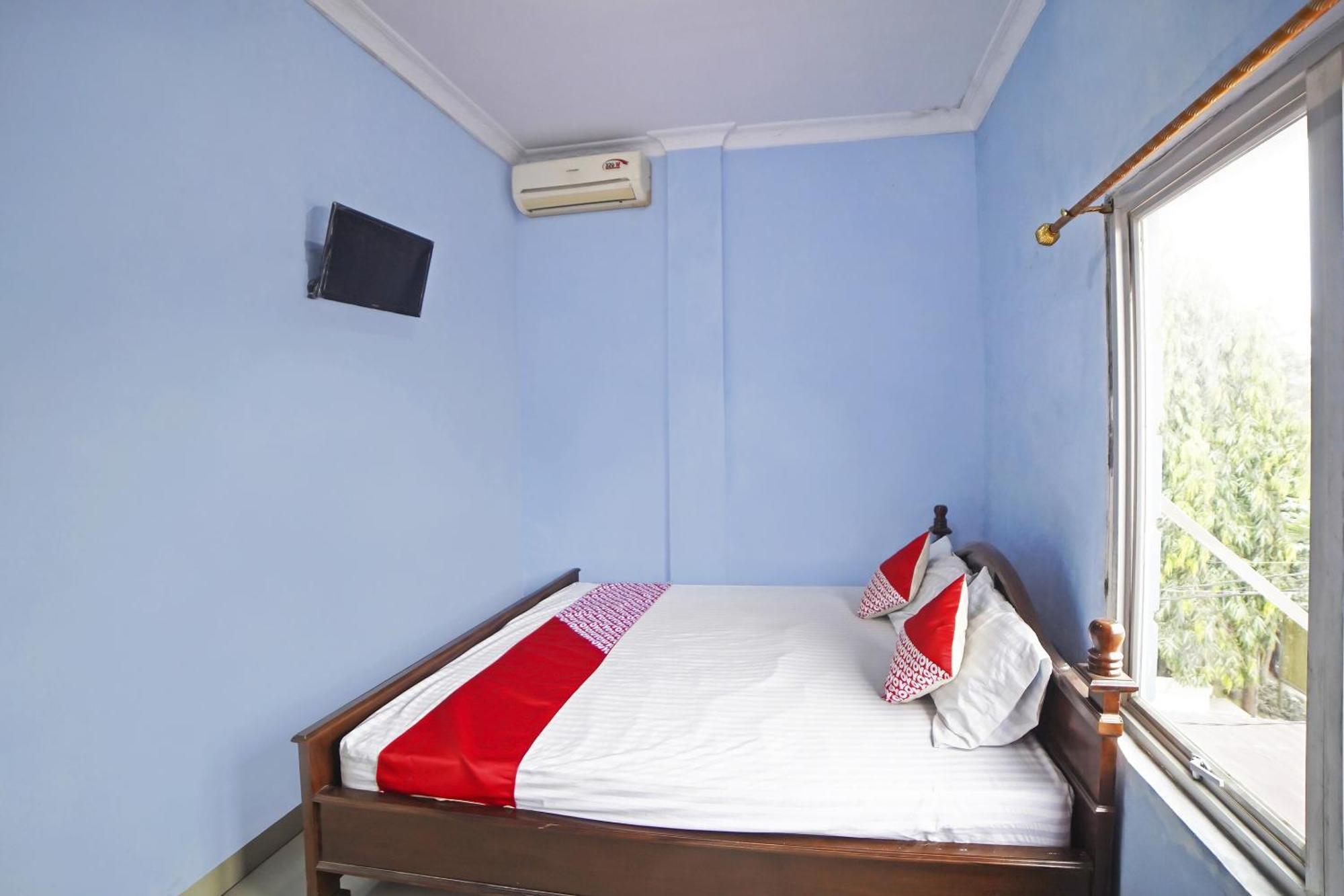 Oyo 90922 Gurusinga Guesthouse Медан Экстерьер фото