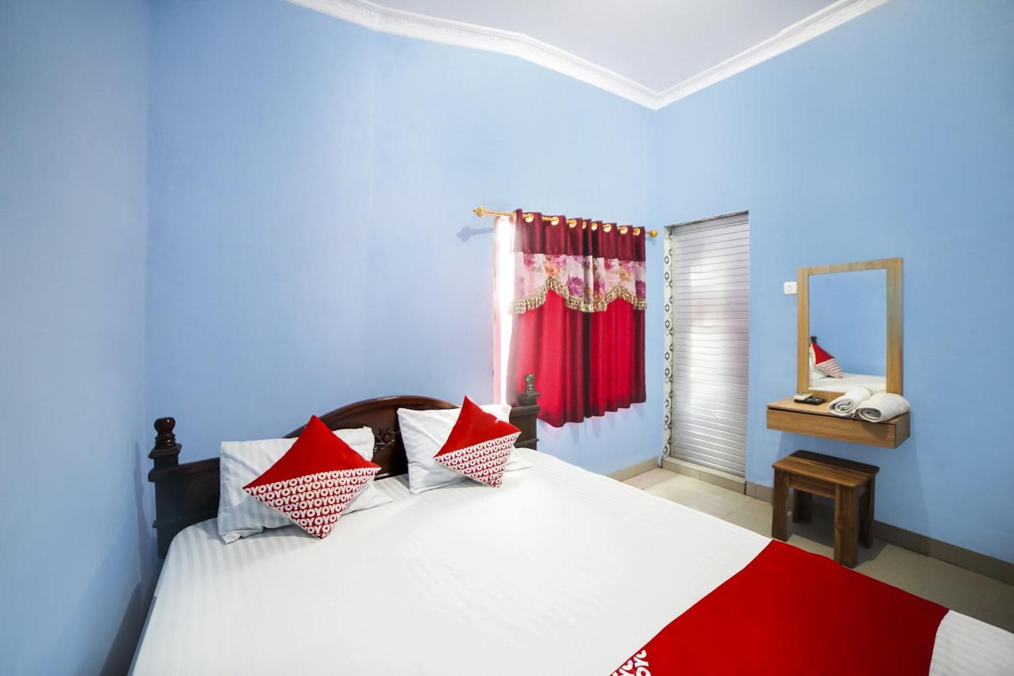 Oyo 90922 Gurusinga Guesthouse Медан Экстерьер фото