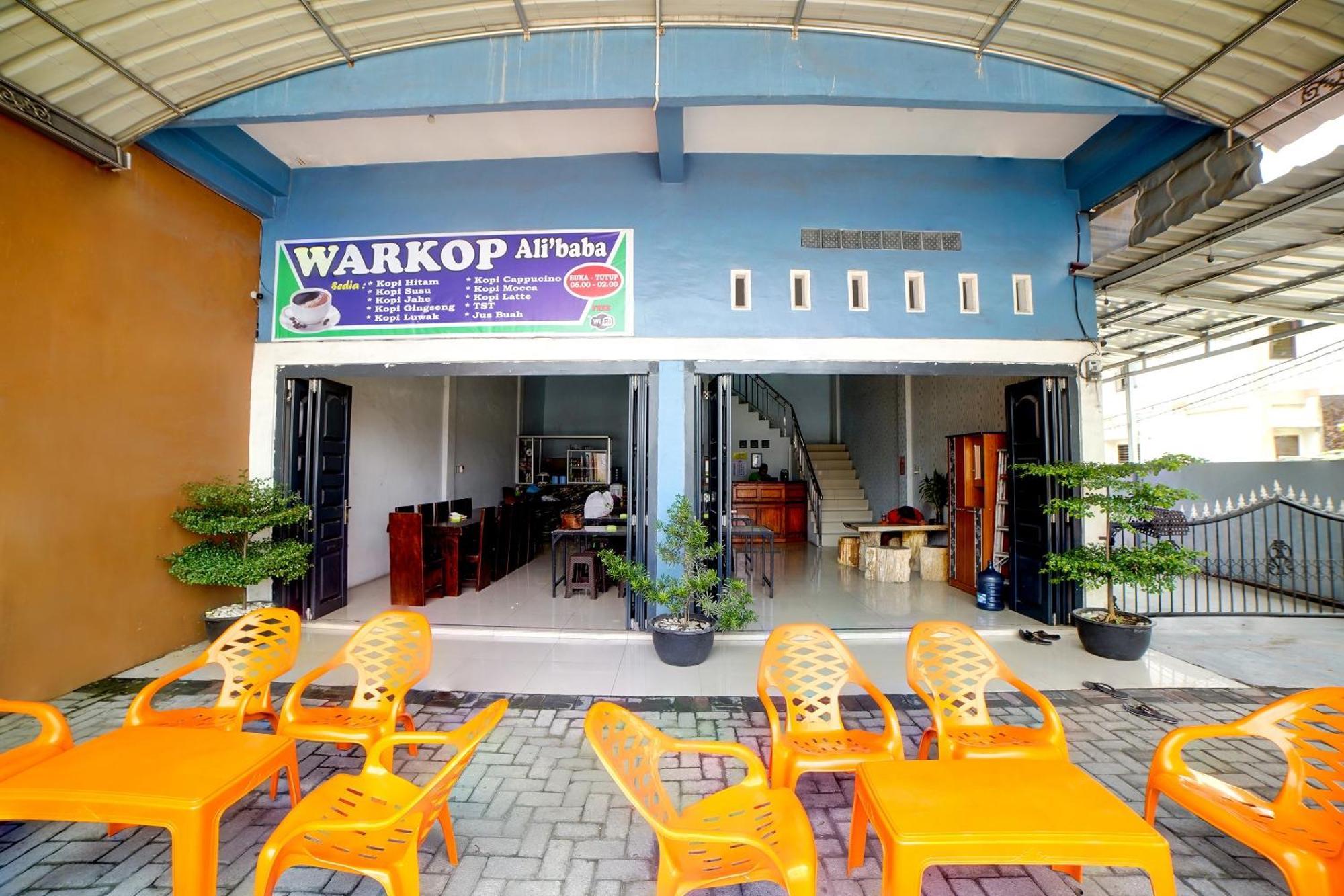 Oyo 90922 Gurusinga Guesthouse Медан Экстерьер фото