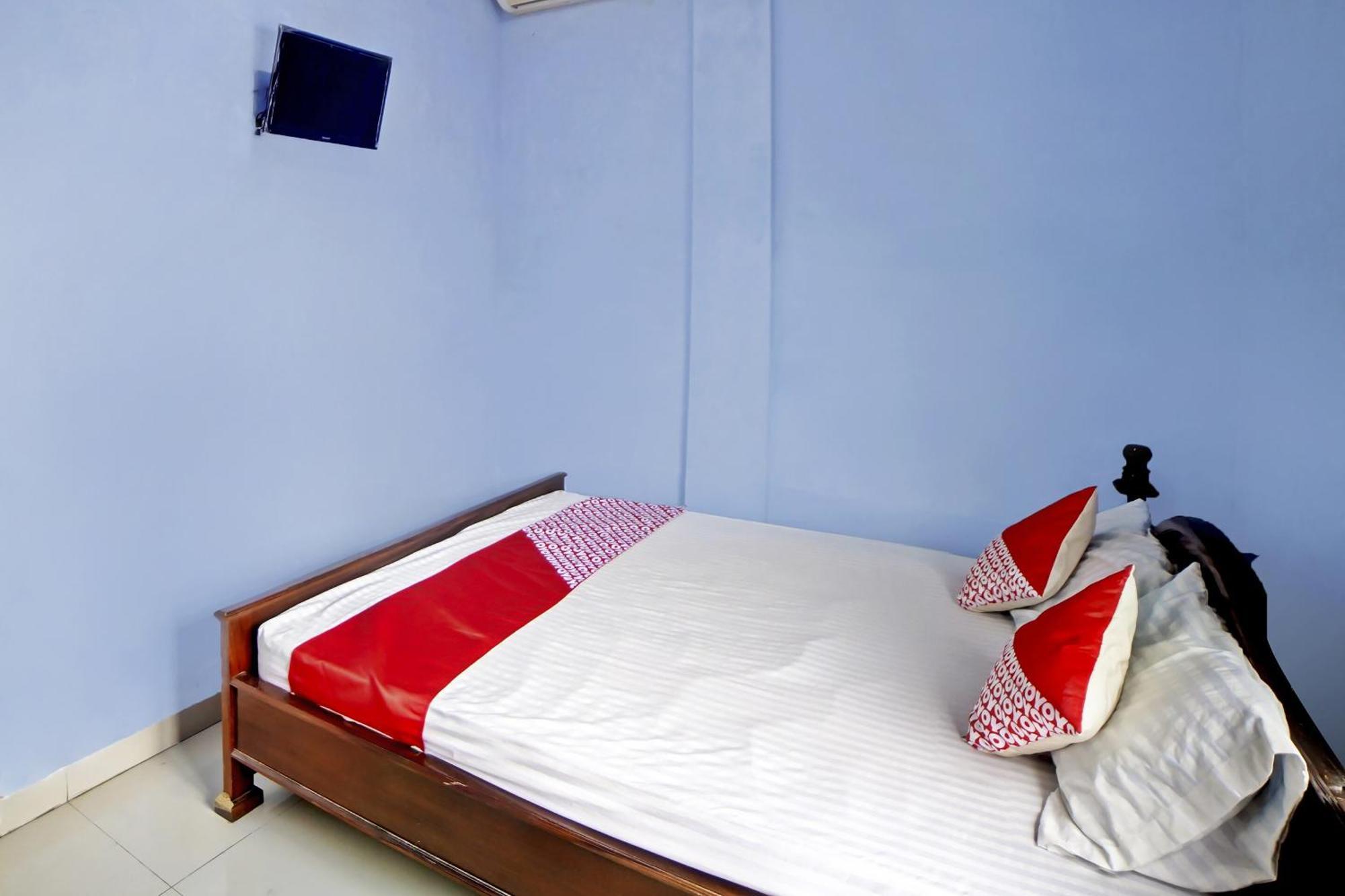 Oyo 90922 Gurusinga Guesthouse Медан Экстерьер фото