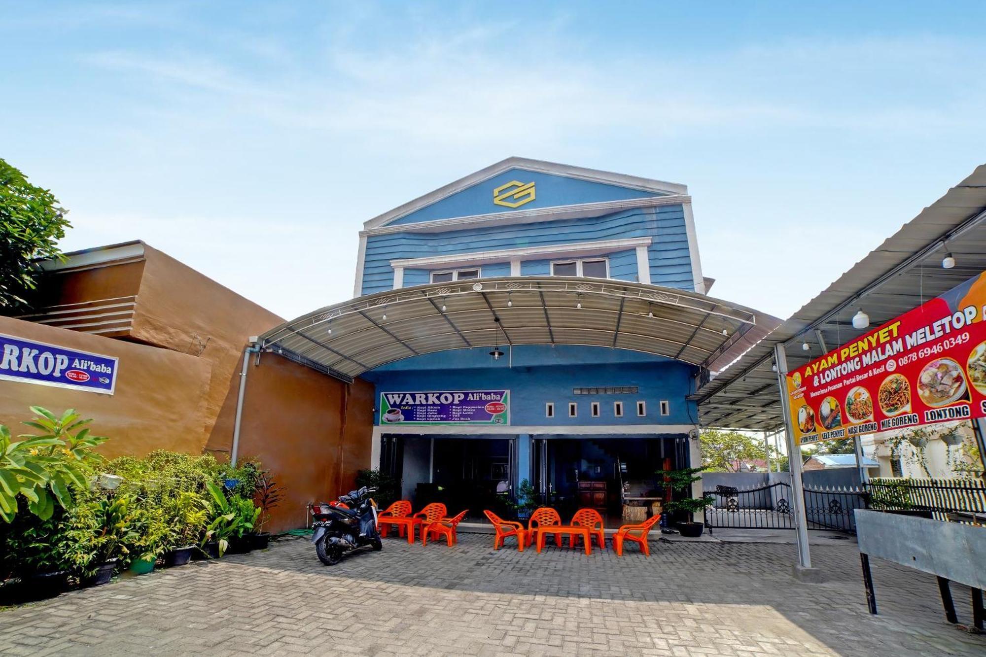 Oyo 90922 Gurusinga Guesthouse Медан Экстерьер фото