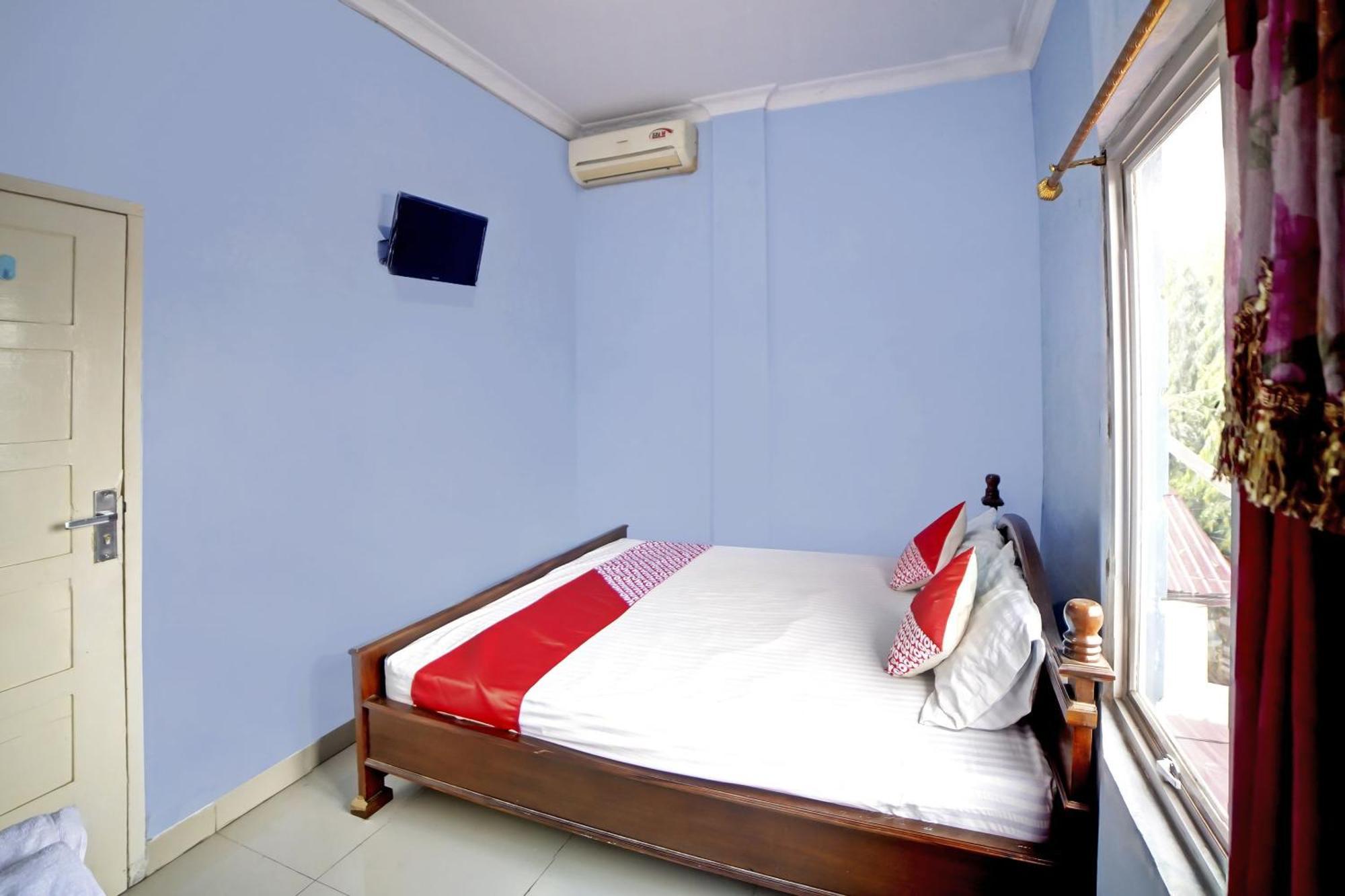 Oyo 90922 Gurusinga Guesthouse Медан Экстерьер фото